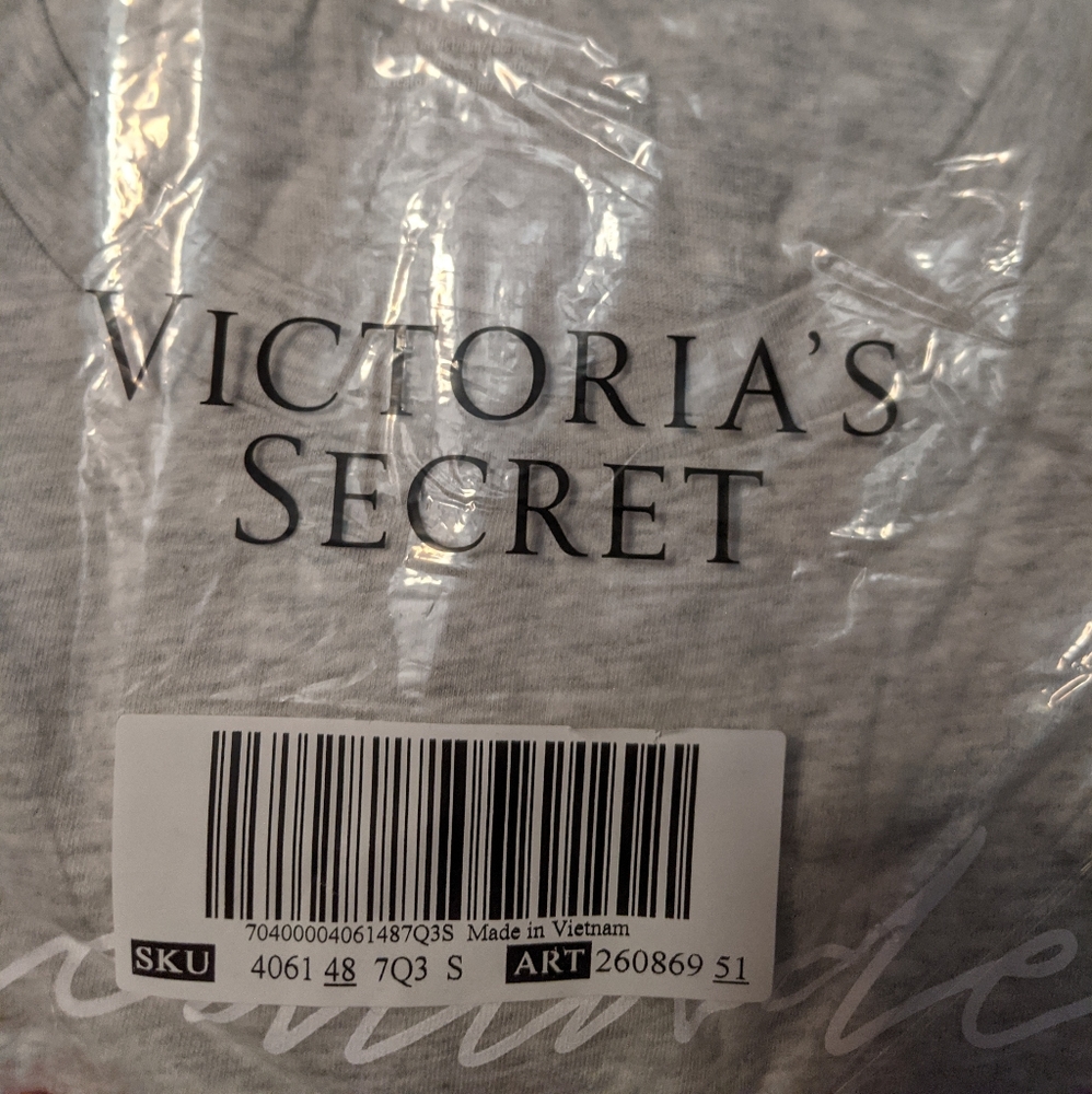 New in bag - VS Pink short Sleeved Crop Top
